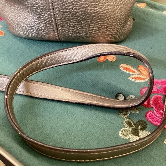 B. Makowsky Metallic Crossbody Bag‎ - Picture 4 of 6